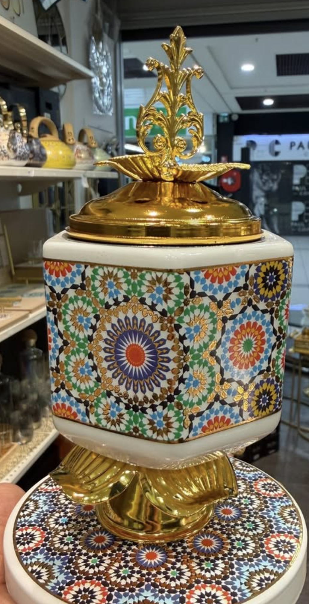 Urne de mosaïque zellige